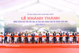 Prime Minister Pham Minh Chinh and delegates cut the ribbon to inaugurate the project to preserve and restore the Him Lam resistance centre relic site (Phase 2). (Photo: VNA)