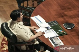 President Prabowo Subianto chairs a limited meeting virtually in Bogor, West Java, on August 3, 2025. (Photo: ANTARA)