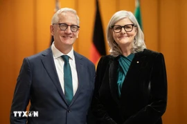 Australian Governor-General Sam Mostyn (R) and her spouse (Photo: VNA)