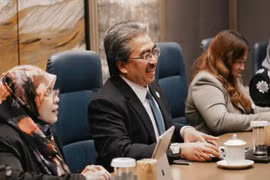 Malaysia's Investment, Trade and Industry Minister Johari Abdul Ghani (centre) says that Malaysia remains committed to working closely with APEC economies to ensure regional economic integration, digital transformation, sustainability initiatives, energy security and supply chain cooperation deliver practical, business-oriented outcomes for the Asia-Pacific region (Photo courtesy of MITI) 