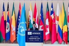 Deputy Minister of Foreign Affairs Ngo Le Van delivers a policy speech at the plenary session of the 43rd session of the UNESCO General Conference. (Photo: VNA)