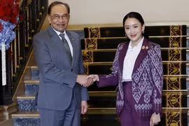 Malaysian Prime Minister Anwar Ibrahim (L) and Thai counterpart Paetongtarn Shinawatra (Photo: Bernama)