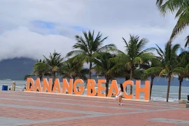 The beach in Da Nang is an attractive destination for tourists from all over the world, and locals. (Photo: VNA)