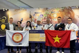The Vietnamese culinary team has secured the championship trophy and the “best chef” award at the Battle of the Pastry & Bakery Chefs 2025 (Photo published by VNA)