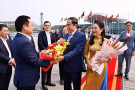 National Assembly Chairman Tran Thanh Man and his spouse leave Hanoi for Uzbekistan on April 1 (Photo: VNA)