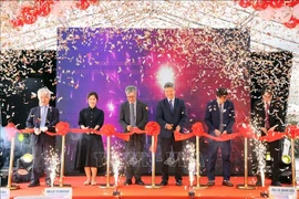 Delegates cut the ribbon to inaugurate a smart city operation centre in Da Nang on November 27, 2025. (Photo: VNA)