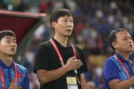 Coach Kim Sang-sik (C) at the ASEAN Cup 2024. (Photo: soha.vn)