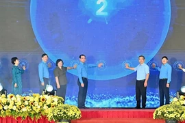 Delegates launch the Trade Union Tet Market – Spring 2026. (Photo: VNA)