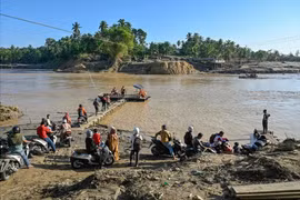 Flash floods kill at least 14 in Indonesia