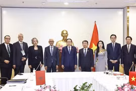 NA Chairman Tran Thanh Man (fifth from right), Speaker of the House of Representatives of Morocco Rachid Talbi El Alami (fourth from left) and other officials at the reception in Can Tho on January 21 (Photo: VNA)
