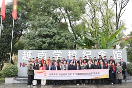 A delegation of youths from five provinces and cities of Vietnam visits the Memorial House of Vietnamese Schools in Nanning, Guangxi. (Photo: VNA)