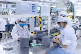 Workers produce electronic components at Star Engineers Vietnam Company, Binh Xuyen I Industrial Park in Phu Tho province (Photo: VNA) 