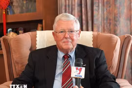 Professor Carl Thayer grants an interview to the Vietnam News Agency. (Photo: VNA)