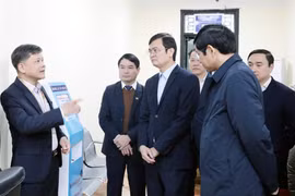 The National Election Council delegation conducts on-site checks in Viet Tri ward, Phu Tho province, on January 6. (Photo: VNA)