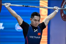 Vietnamese weightlifter K’Duong at the 2026 Junior World Weightlifting Championships in Egypt. (Photo: DEEPBLUEMEDIA/IWF)