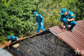 Police and military officers contribute over 10,000 workdays to help build 1,000 houses for local residents - Illustrative image (Photo: https://www.qdnd.vn/)