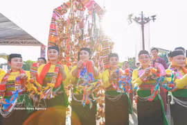 An ethnic festival at the Vietnam National Village for Ethnic Culture and Tourism (Photo: VNA)