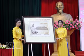 The special commemorative postage stamp marking the 300th birth anniversary of renowned Vietnamese cultural figure Le Quy Don (1726–2026) (Photo: VNA)