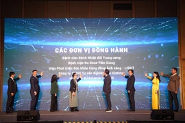 Delegates launch the clinical trials of the first oral antiviral drug to treat dengue fever and similar infectious diseases in Vietnam on March 5. (Photo courtesy of the organiser)