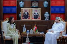 Vietnamese Deputy Minister of Foreign Affairs Nguyen Minh Hang (L) and OCCI Chairman Sheikh Faisal Abdullah Al Rawas (Photo: baoquocte.vn) 