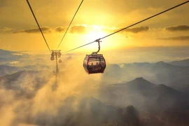 Vietnam has firmly established itself on the global map as a premier destination for "surreal" cable car experiences that defy imagination (Photo: Sun Group)