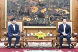 Chairman of the Bac Ninh provincial People’s Committee Vuong Quoc Tuan (right) and CEO of Samsung Vietnam Na Ki Hong (Photo: VNA)