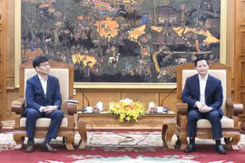 Chairman of the Bac Ninh provincial People’s Committee Vuong Quoc Tuan (right) and CEO of Samsung Vietnam Na Ki Hong (Photo: VNA)