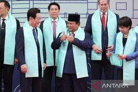 Indonesian President Prabowo Subianto (central) during a group photo session on the second day of the 2025 Asia-Pacific Economic Cooperation (APEC) Summit in Gyeongju, the Republic of Korea on November 1. (Photo: ANTARA)