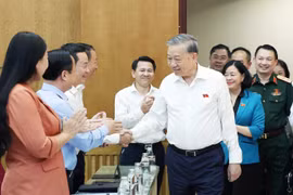 Party General Secretary To Lam meets with voters in 11 wards of the capital city on September 23, 2025. (Photo: VNA)