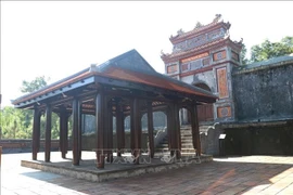 The wooden structure erected at the tomb of Empress Dowager Tu Du will be dismantled before March 3 (Photo: VNA)
