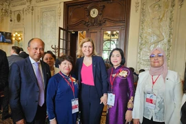 Vice Chairwoman of the National Assembly Nguyen Thi Thanh (second from right) meets President of the French National Assembly Yael Braun-Pivet (middle) (Photo: VNA)