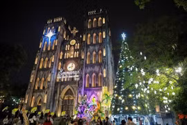 Vibrant atmosphere at St Joseph's Cathedral near Hoan Kiem Lake in Hanoi ahead of Chrismas (Photo: VNA)