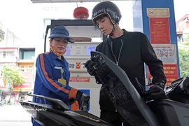 At a filling station in Hanoi. (Photo: VNA)