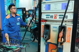 At a Petrolimex gas station (Photo: VNA)