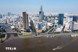 Ho Chi Minh City has set a more ambitious target of nearly 1 quadrillion VND (38.5 trillion USD) in State budget revenue in 2026. (Photo: VNA)