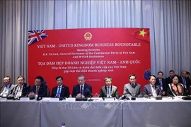 General Secretary of the Communist Party of Vietnam To Lam and the Vietnamese delegation at the Vietnam–UK Business Roundtable in London on October 30, 2025. (Photo: VNA)