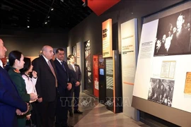 Speaker of the Jordanian House of Representatives Mazen Turki El Qadi visits the Vietnam Military History Museum in Hanoi on February 4 morning. (Photo: VNA)