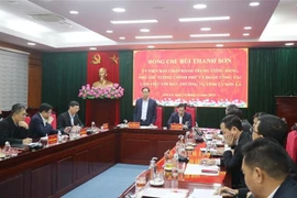 Deputy PM Bui Thanh Son speaks at the working session with representatives of the Standing Committee of the Son La provincial Party Committee on November 18. (Photo: VNA)