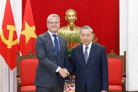 Party General Secretary To Lam receives Vincent Clerc, Chief Executive Officer of Denmark’s A.P. Moller – Maersk on November 18 in Hanoi. (Photo: VNA)