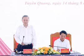 Party General Secretary To Lam addresses the working session with the Standing Board of the Tuyen Quang provincial Party Committee. (Photo: VNA)