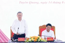 Party General Secretary To Lam addresses the working session with the Standing Board of the Tuyen Quang provincial Party Committee. (Photo: VNA)