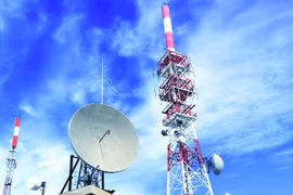 Administrative procedures related to production and business activities in radio frequency are among those streamlined. (Illustrative photo: baochinhphu.vn)