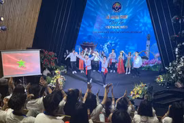 Overseas young people participate in the "Vietnam Summer Camp 2025". (Photo: VNA)