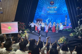 Overseas young people participate in the "Vietnam Summer Camp 2025". (Photo: VNA)