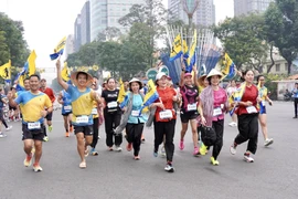 Runners join the 13th Ho Chi Minh City Marathon, which kicks off on Le Duan street on the morning of January 11. (Photo: VNA)