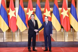 National Assembly Chairman Tran Thanh Man (R) welcomes President of the Armenian NA Alen Simonyan in Hanoi in November 2024 (Photo: VNA)