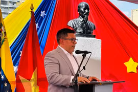 Nahum Fernández, Politburo member and Vice President of PSUV in charge of mass mobilisation speaks at event. (Photo: VNA)