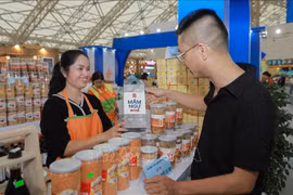 A booth showcases OCOP products from Quang Ninh province at the Autumn Fair 2025. (Photo: VNA)