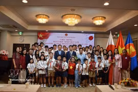 Members of the Vietnamese team at the World Mathematics Invitational (WMI) 2026 attend a congratulatory ceremony hosted by the Vietnamese Embassy in Japan. (Photo: VNA)
