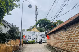 An alley in Duong Lam Ancient Village in Hanoi is preserved and renovated, contributing to the formation of a heritage space network linked with community development and cultural tourism. (Photo: VNA)
